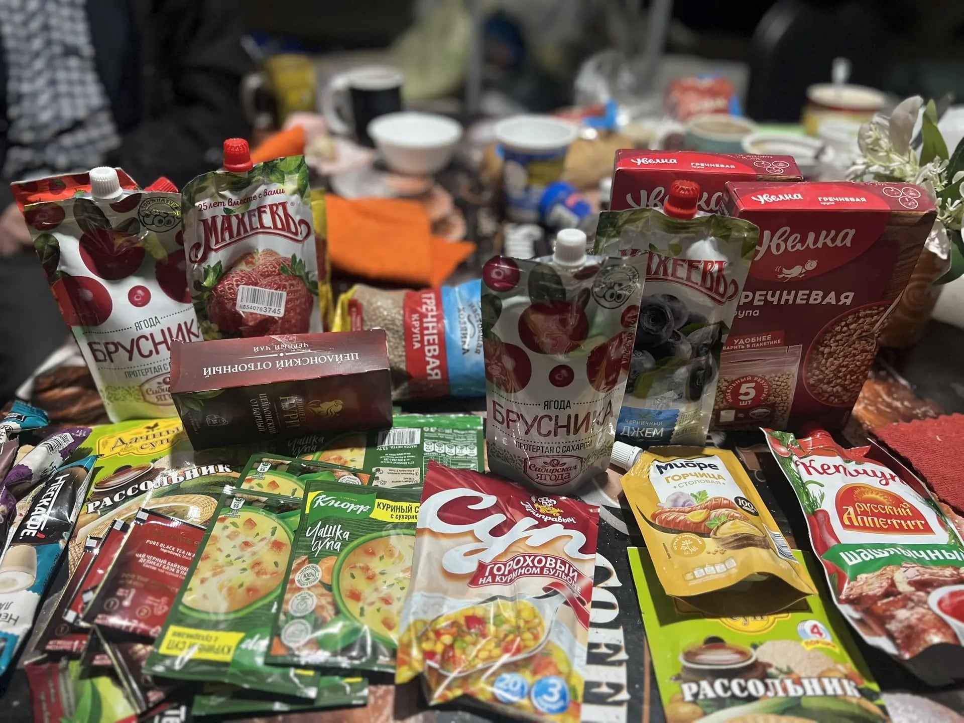 Продукты и чай для пункта обогрева